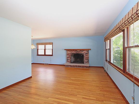 3rd image of 681 W Stearns Rd