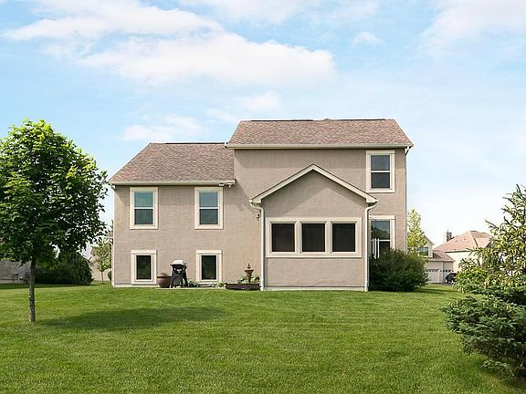 4th image of 3209 Winding Woods Dr