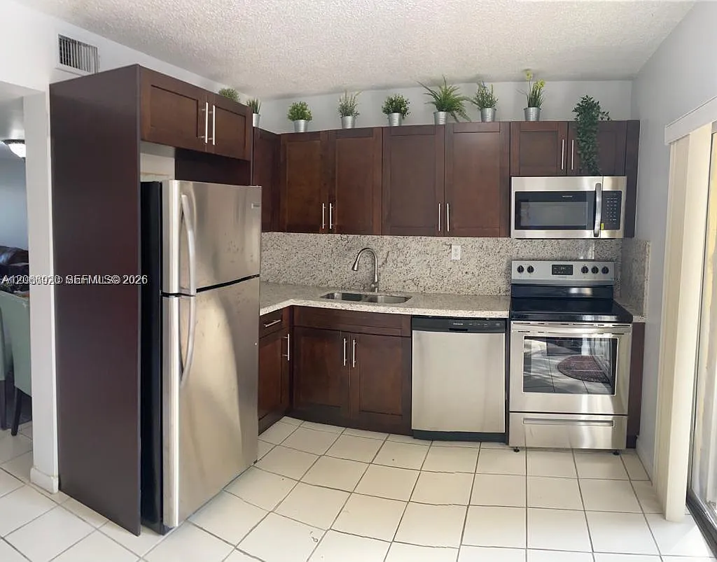 Mira Villas Condo — Photo 3