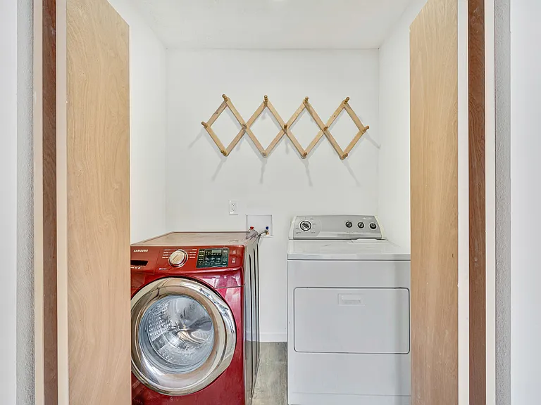 1051 4th Ave — Photo 20