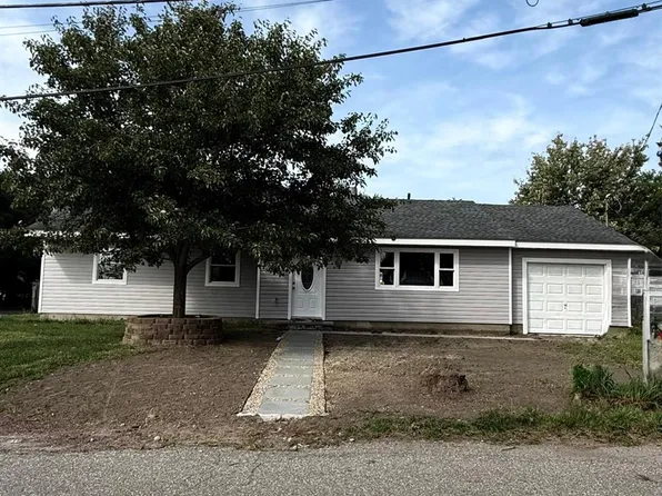 21 Astoria Road, Mastic Beach, NY 11951