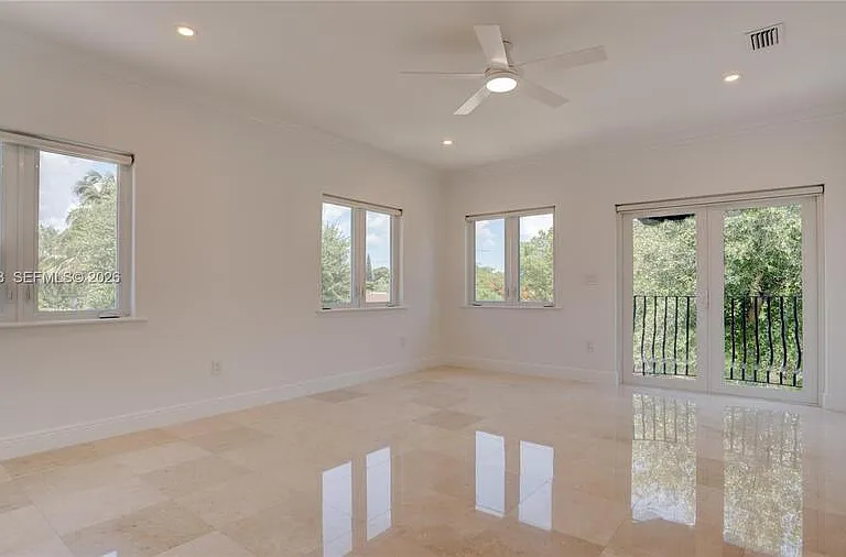 500 SW 51st Ct #1 — Photo 24