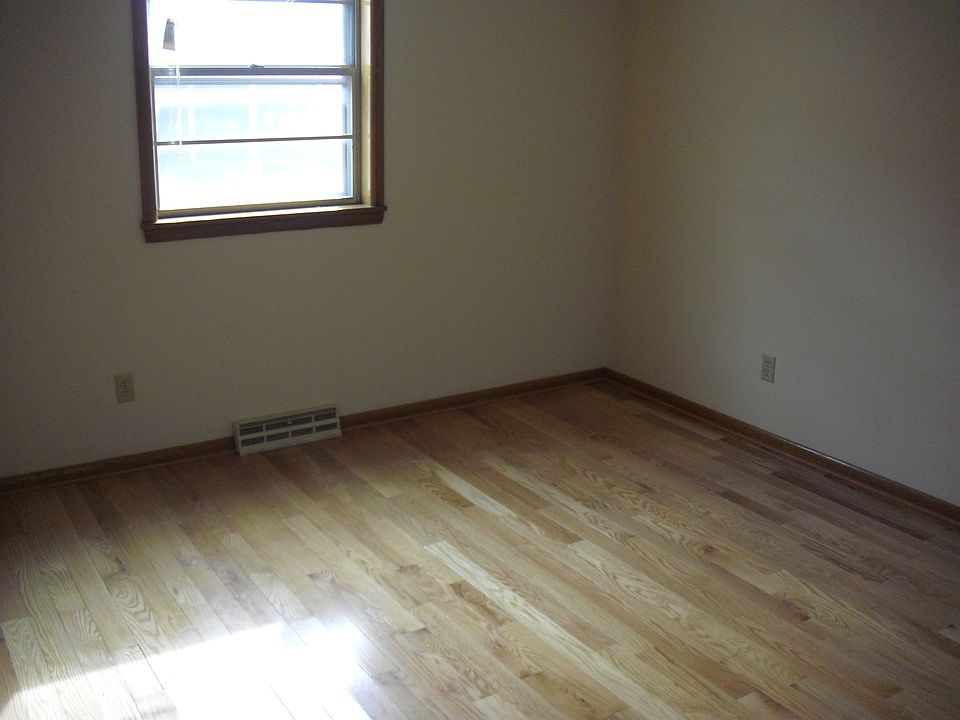 2nd image of 1244 E Elm St APT 33