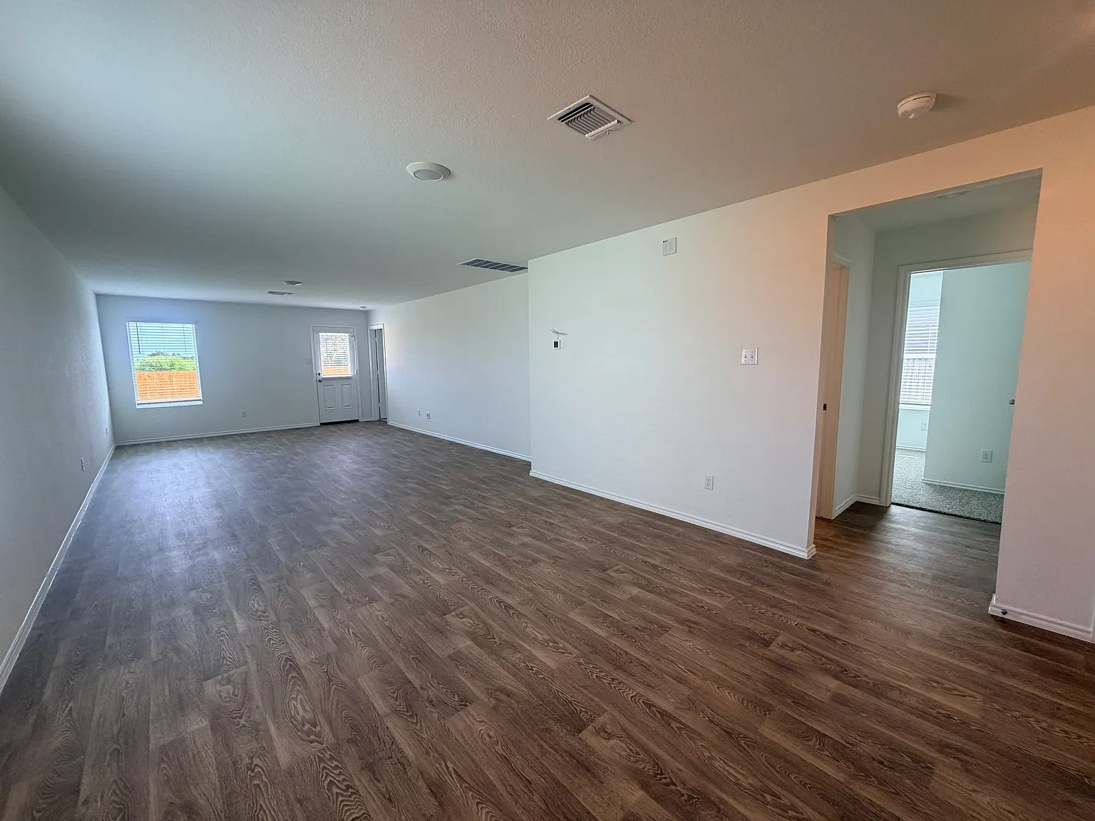 3 bed, 1434 sqft, $1,725 — Photo 3
