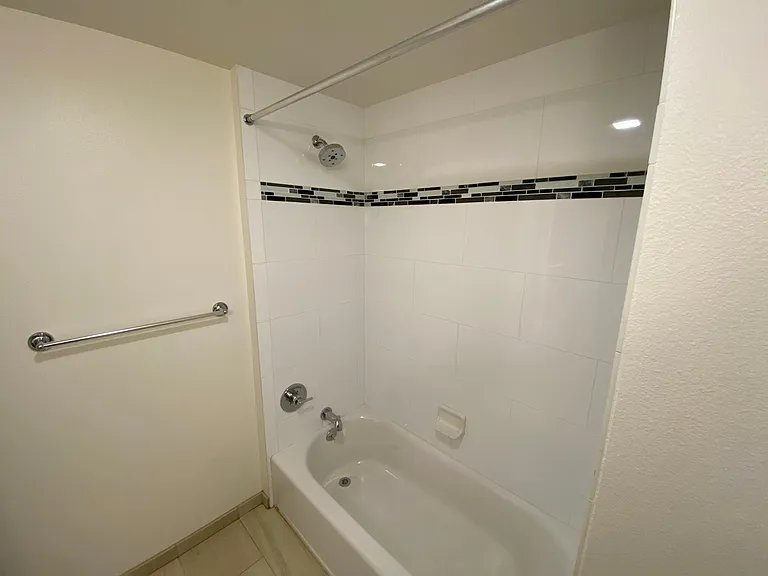 Addison Arts Apartments — Photo 62