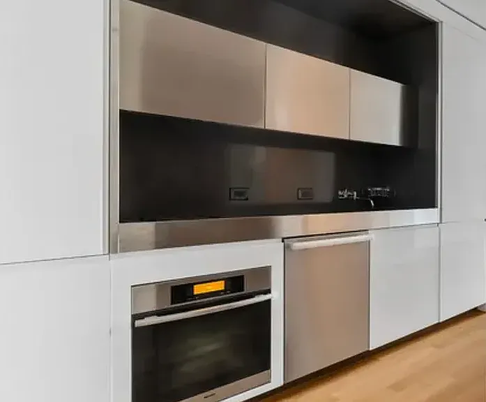 15 William St #18C — Photo 2