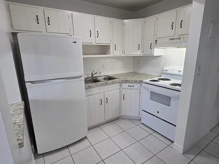 1150 NE 17th Ct — Photo 27