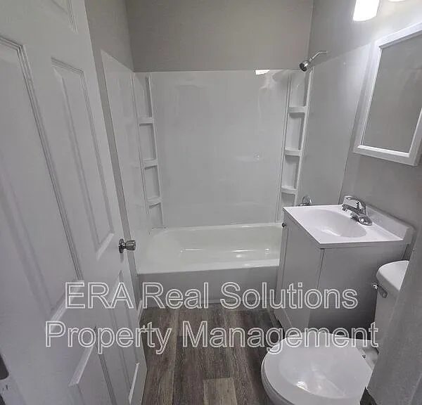 944 Leona Ave — Photo 12