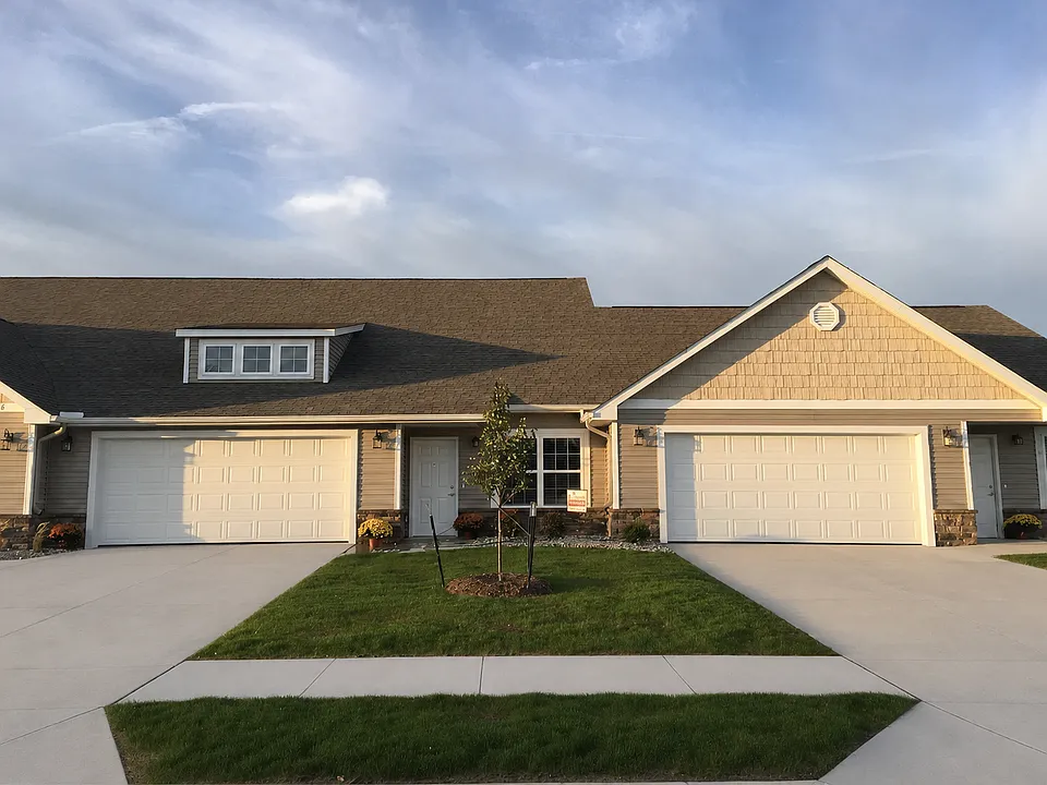 Crooked Tree Townhomes - Saginaw, Michigan