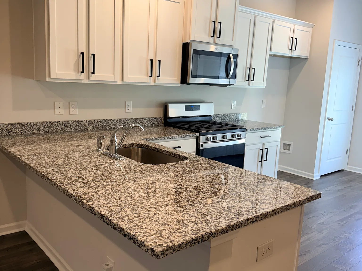 2 bed, 1092 sqft, $1,650 — Photo 1