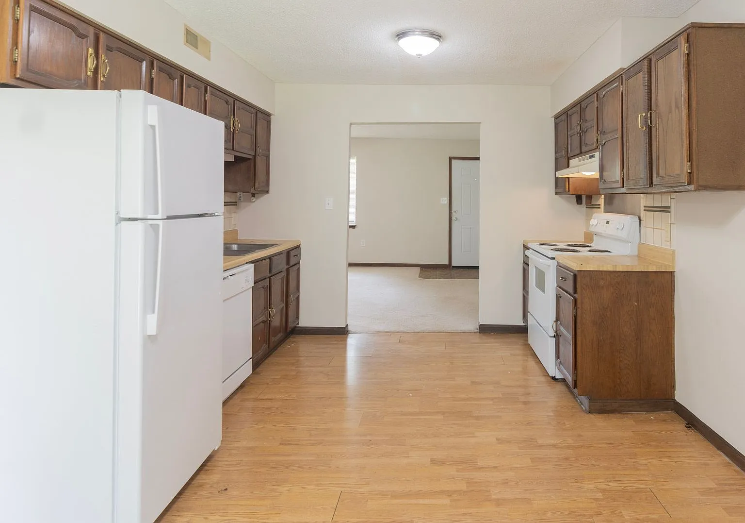 613-615 Pear Tree Circle — Photo 3