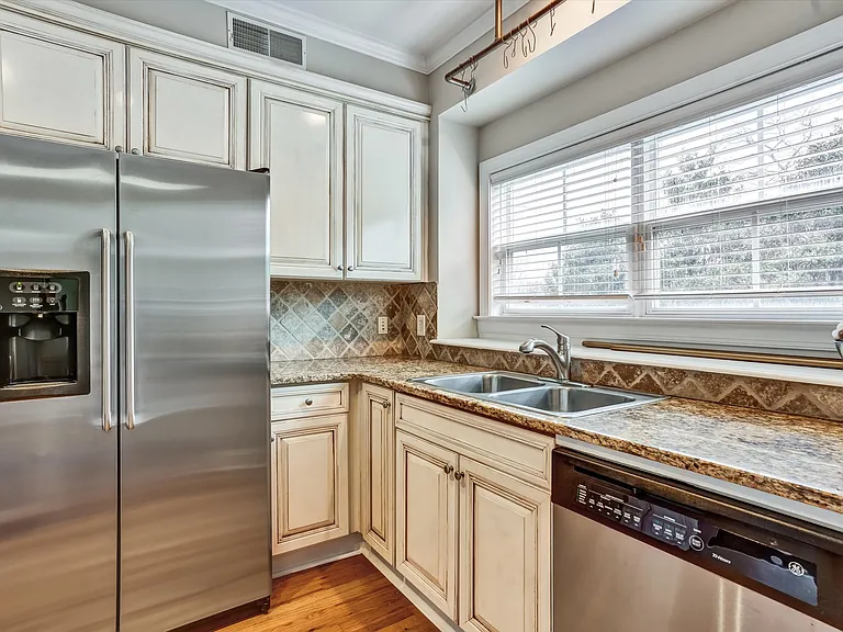 324 Carlyle Park Dr #1 — Photo 22