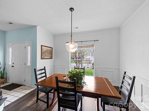 4th image of 3887 Longwood Dr SW