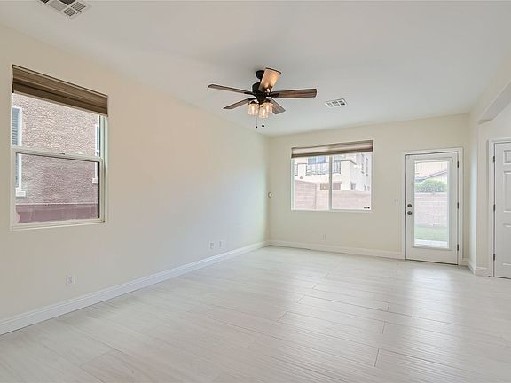 3rd image of 10846 Hunters Green Ave