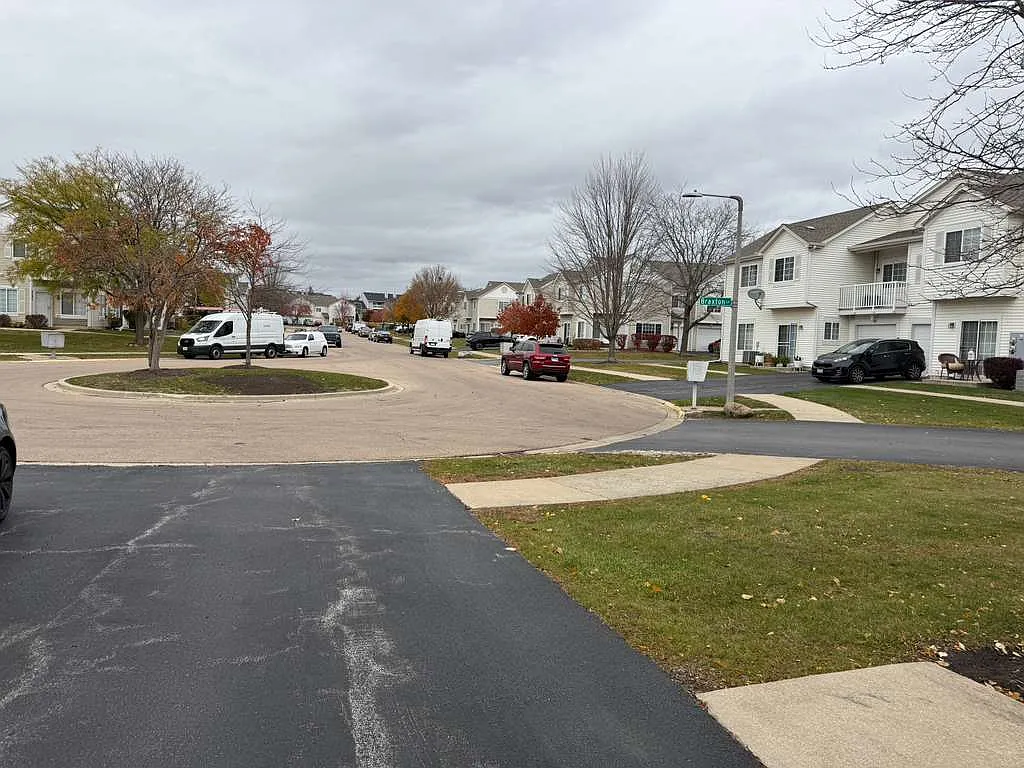 2 bed, 1.5 bath, 1270 sqft, $2,400 — Photo 3