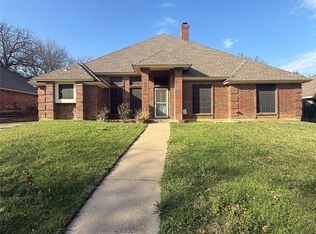 1009 Village Wood Ct, Arlington, TX 76012