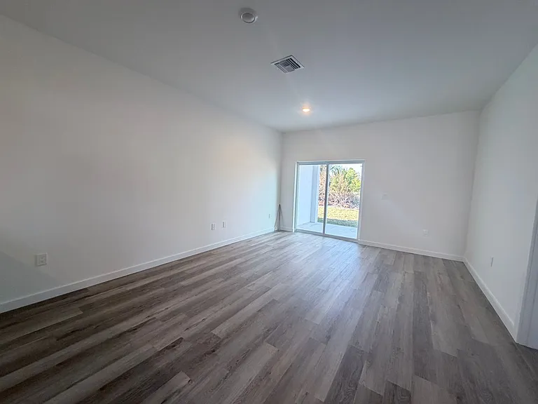 2425-2427 Nobel Ave S — Photo 5