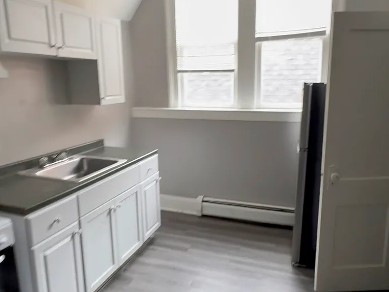 860 Park Ave #10 — Photo 4