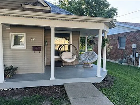515 S Laurel St, Staunton, IL 62088