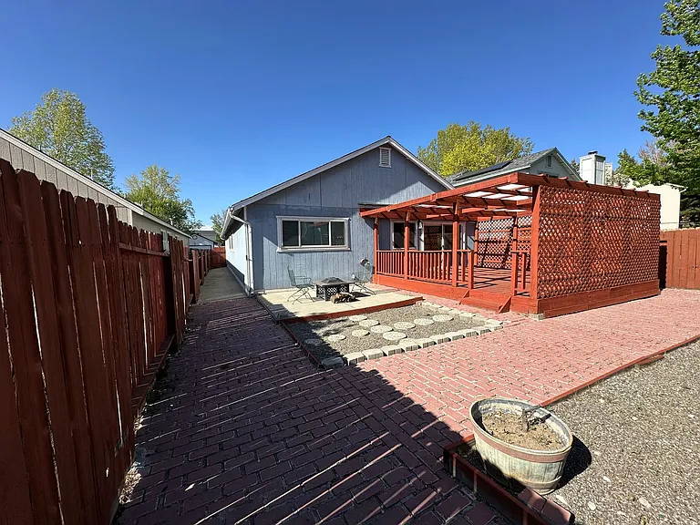 1213 Lawton Ct — Photo 24