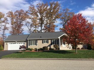 6 Looking Glass Cir, Uncasville, CT 06382