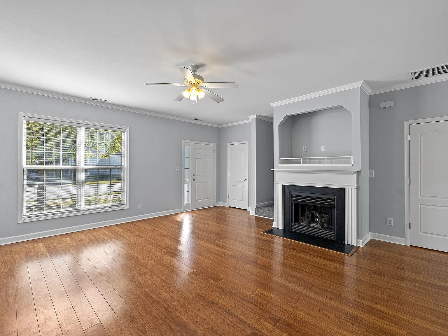 3 bed, 2.5 bath, 1476 sqft, $1,600 — Photo 4