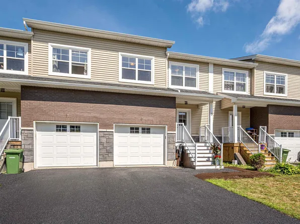 9 Mona Parsons Dr W, Bedford, NS B4B 0R1