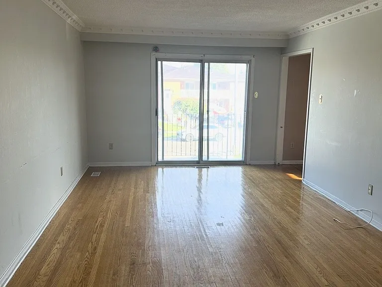 7463 Sigsbee Dr — Photo 2