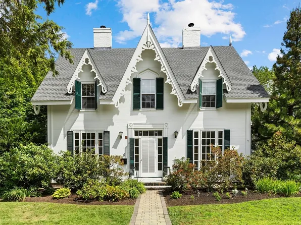 4 Linden St, Wenham, MA 01984