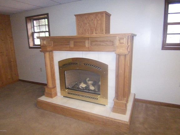 4th image of 93 Lois Ln
