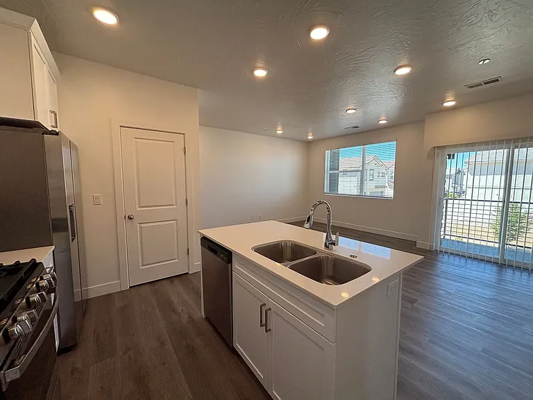 5801 S Garnet Dr #1201 — Photo 13