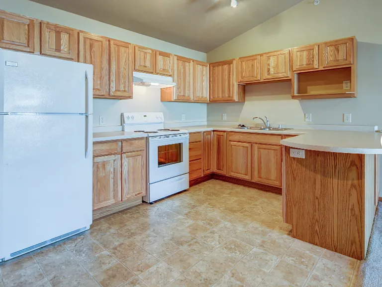 Ontario Road Apartment — Photo 9