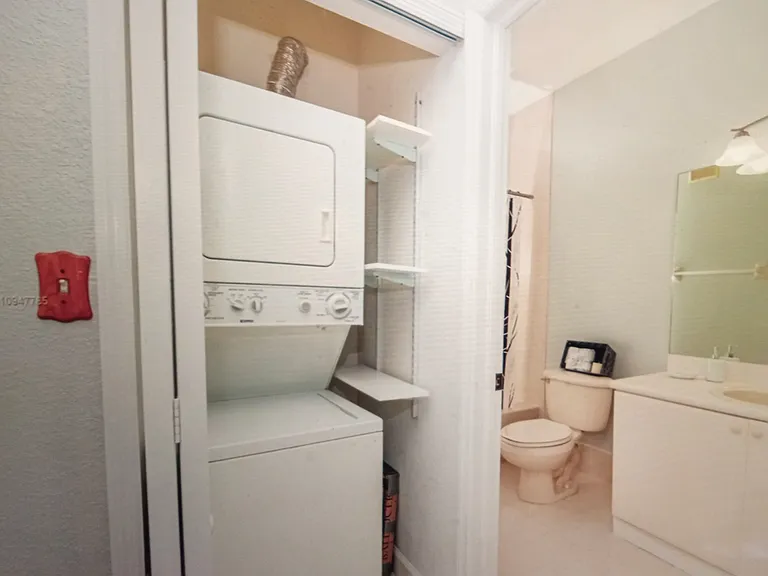 17820 NW 73rd Ave #202 — Photo 4
