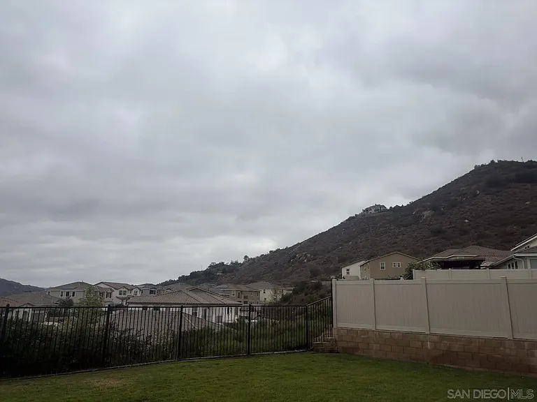 4633 Quiet Ridge Ln — Photo 10
