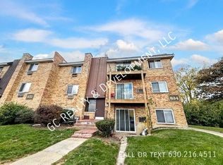 834 W College Blvd APT 201, Addison, IL 60101