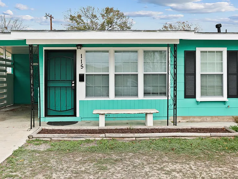 115 Harcourt Ave — Photo 4
