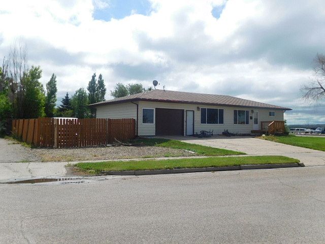 402 Hillside Court