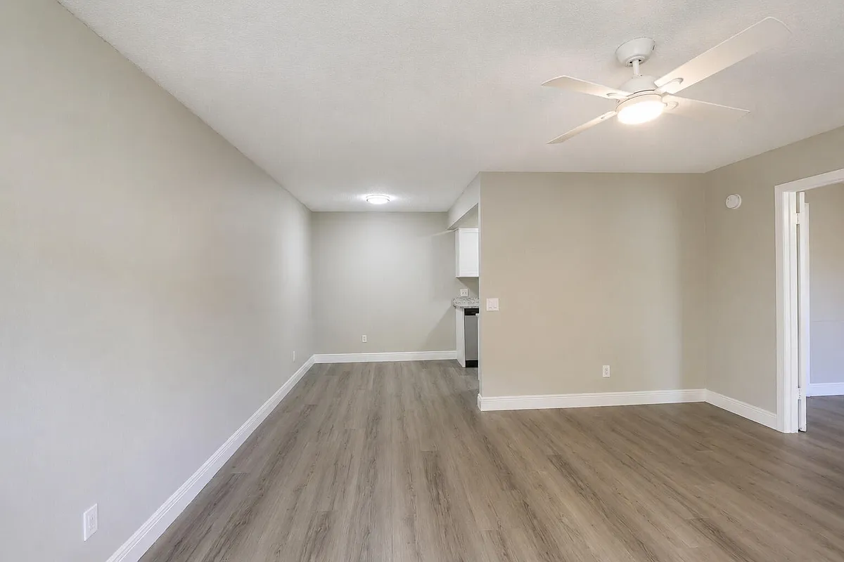 Building Photo - 417 N E St #39