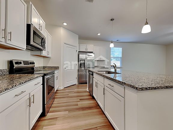 3rd image of 94 Palmer Pl