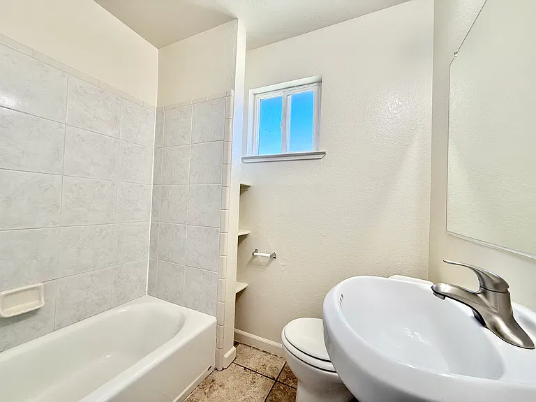 818 W Joaquin St — Photo 2