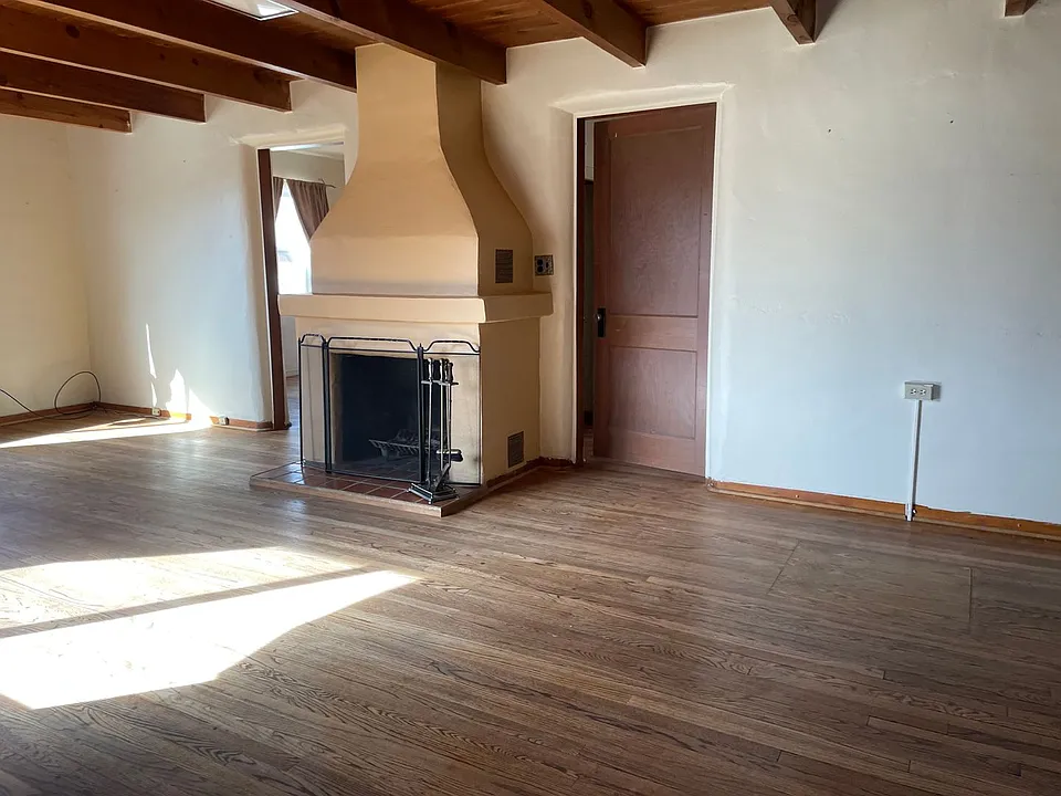 2210 W Alameda St