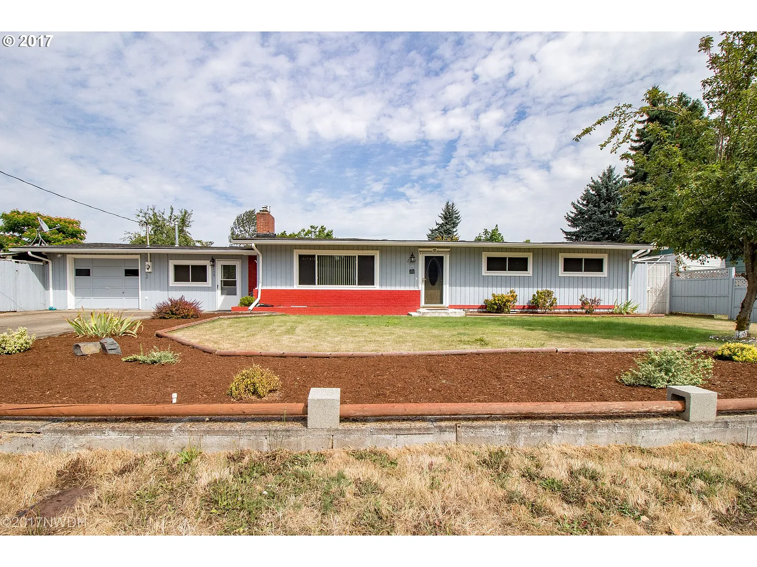 2139 Dewey St photo 1