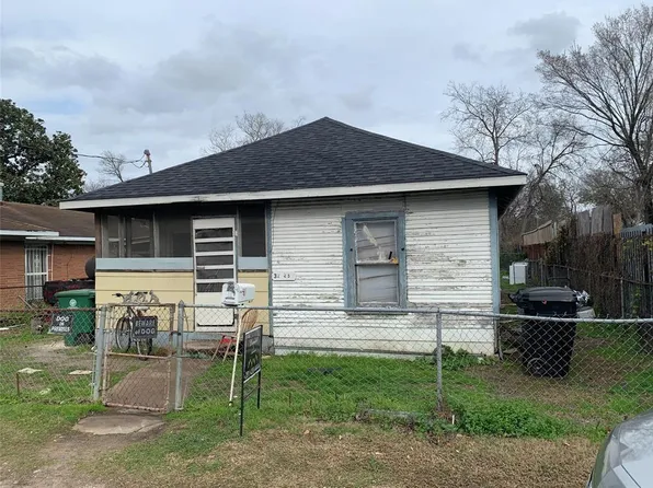 3226 Des Chaumes St, Houston, TX 77026