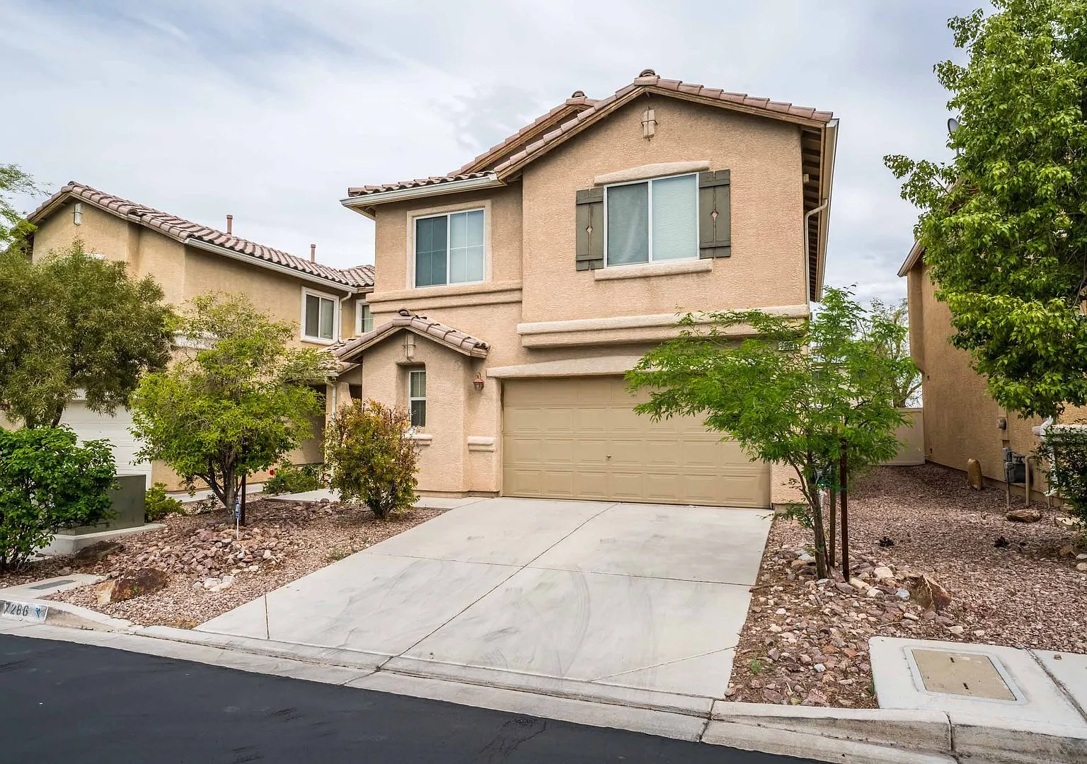 Stunning 4 bedroom property in the vibrant city of Las Vegas! — Photo 2