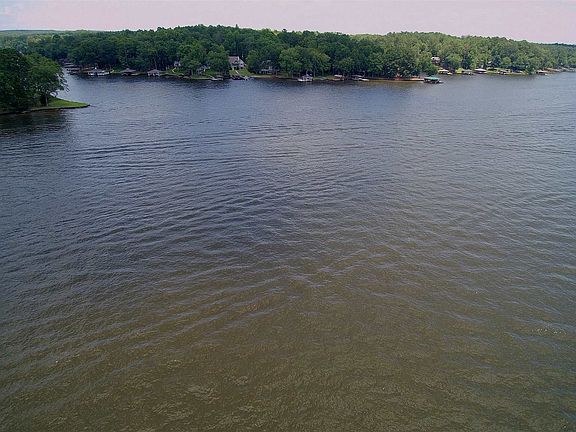 3rd image of 210 Shelton Dr