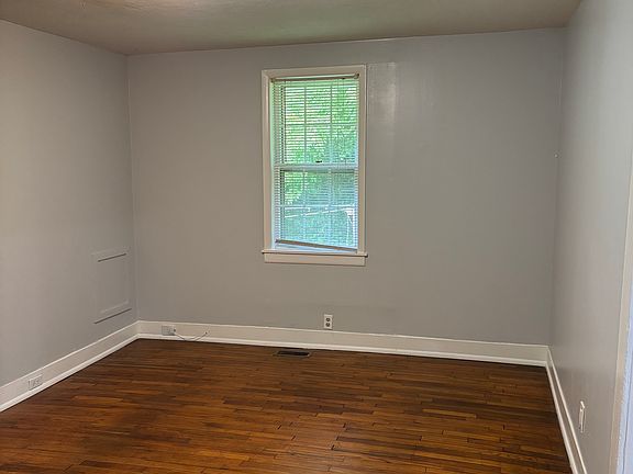2nd image of 513 Pelham Rd N