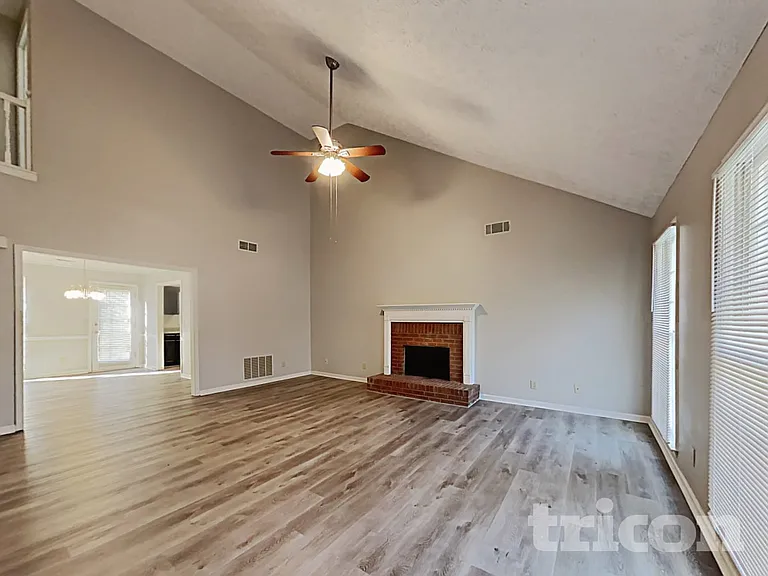 2207 Meadow Valley Cir — Photo 2