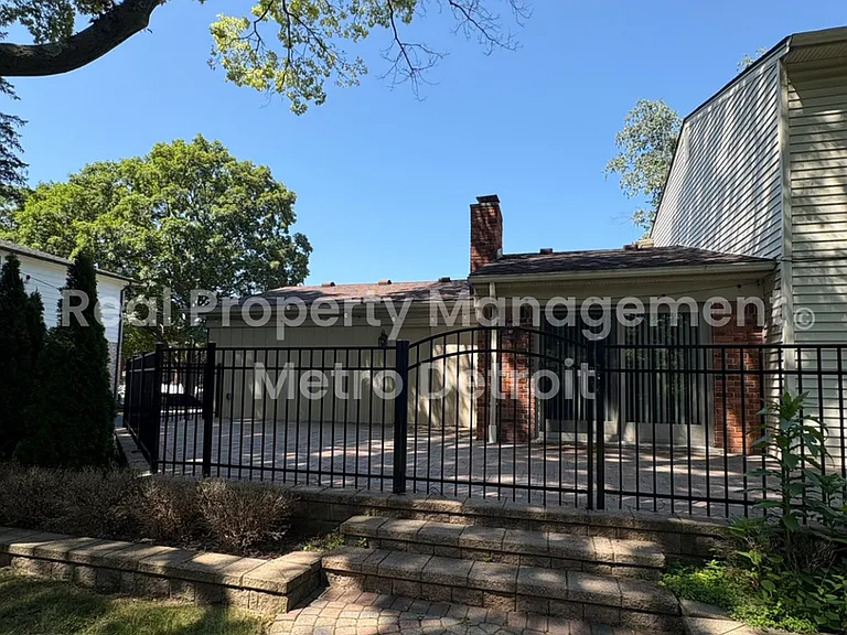 3028 Caswell Dr — Photo 30