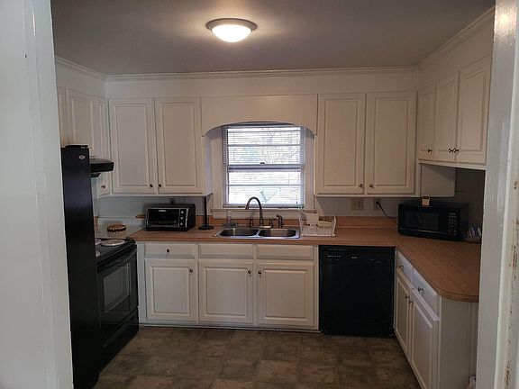 4th image of 628 E Washington St