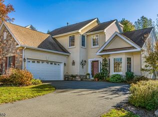 25 Otter Creek Rd, Skillman, NJ 08558